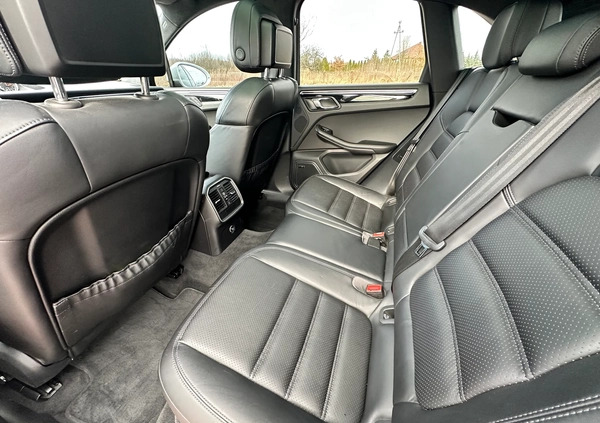 Porsche Macan cena 149998 przebieg: 143554, rok produkcji 2016 z Warszawa małe 781
